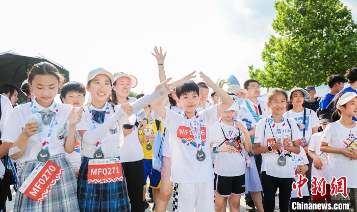 津彩纷呈：厦航SDGs城市穿越赛在天津文化中心盛