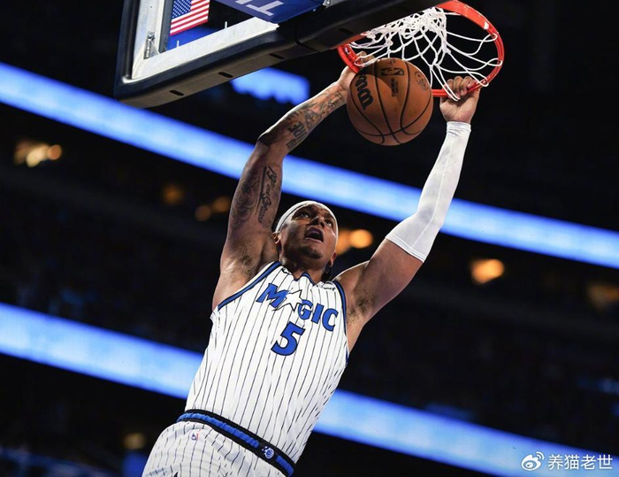 森林狼五连胜后遭魔术逆转 班凯罗压制兰德尔成