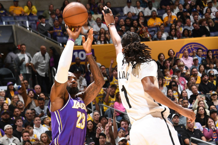 东契奇砍41分难救主 湖人主场力克篮网终结对手