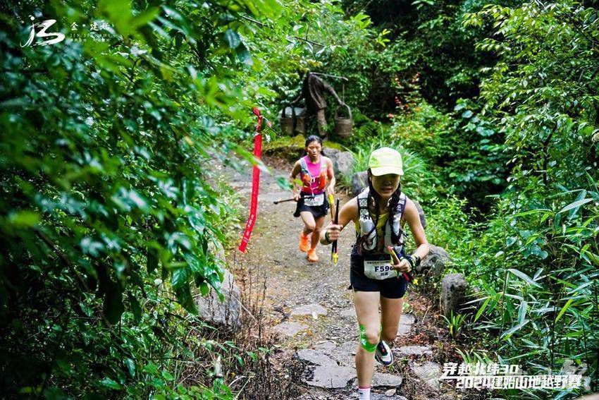 穿越北纬30度·2024建始山地越野赛正式启动，展现