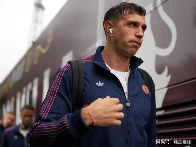 英超陷三大杯危机 欧冠名额争夺战白热化