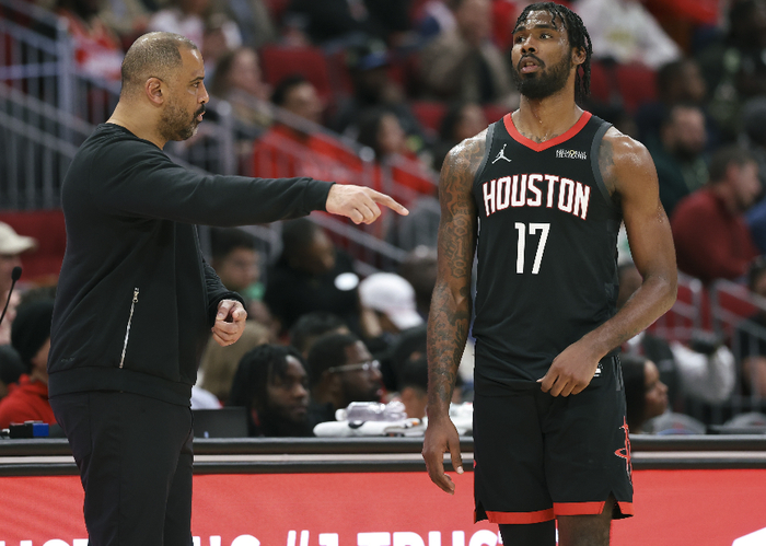 火箭力克76人豪取8连胜 伊森奥科吉霍乐迪闪耀